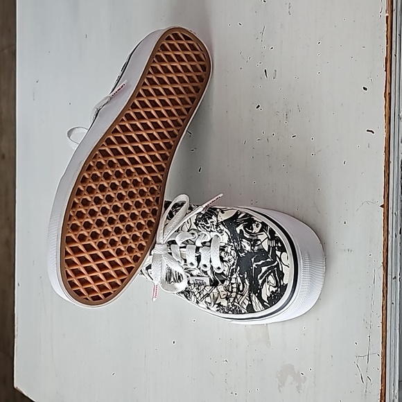 Vans - Picture 2 of 5